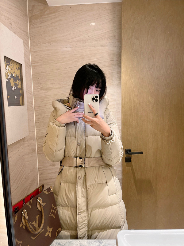 Burberry Down Jacket Wmns ID:20221203-82